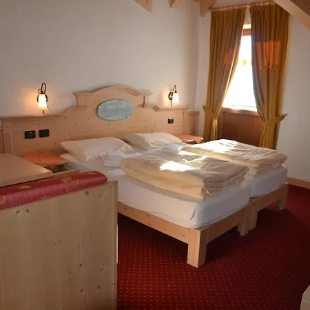 2000 Hotel